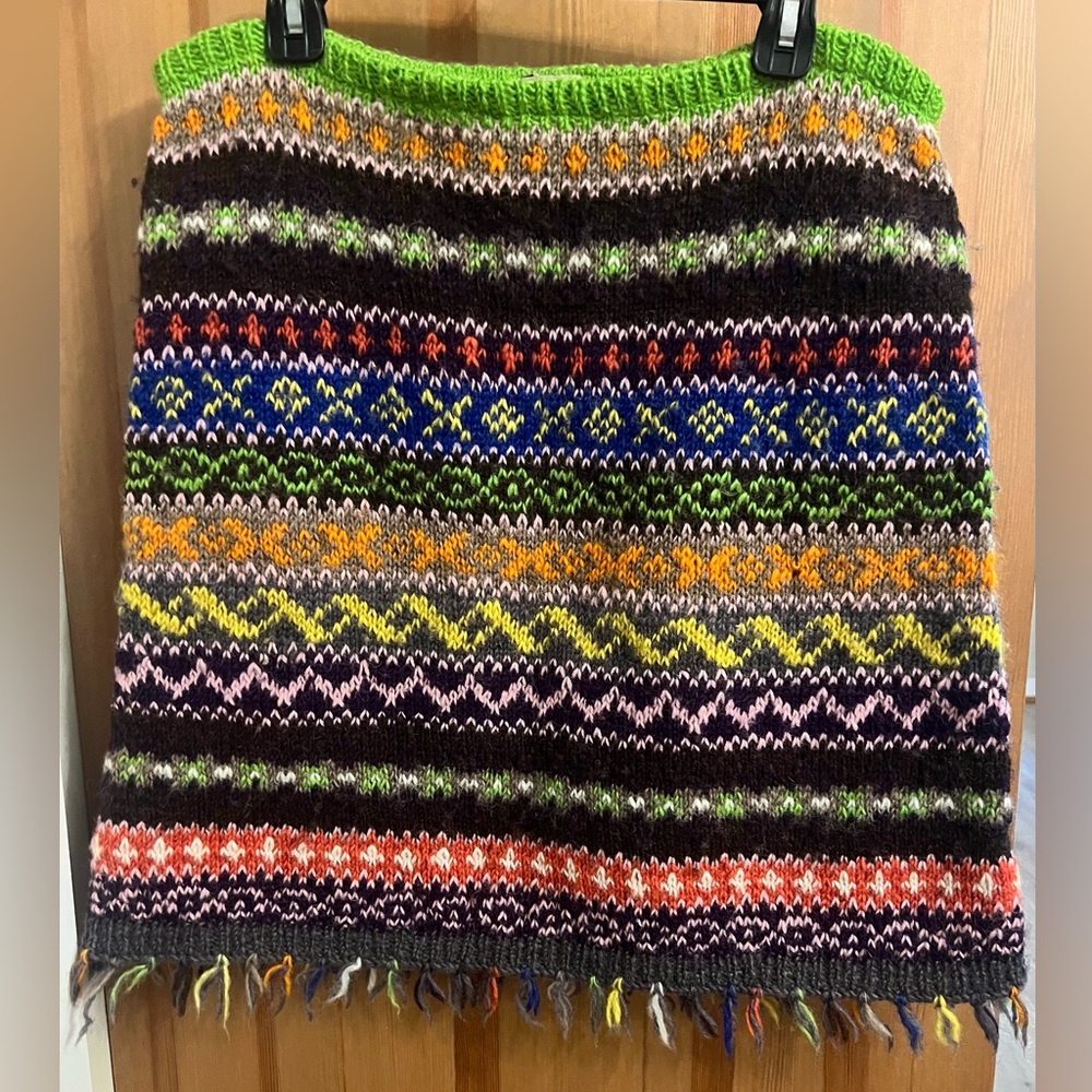 Free People 100% Wool Hand Knit 
Beautiful Skirt! Size L.